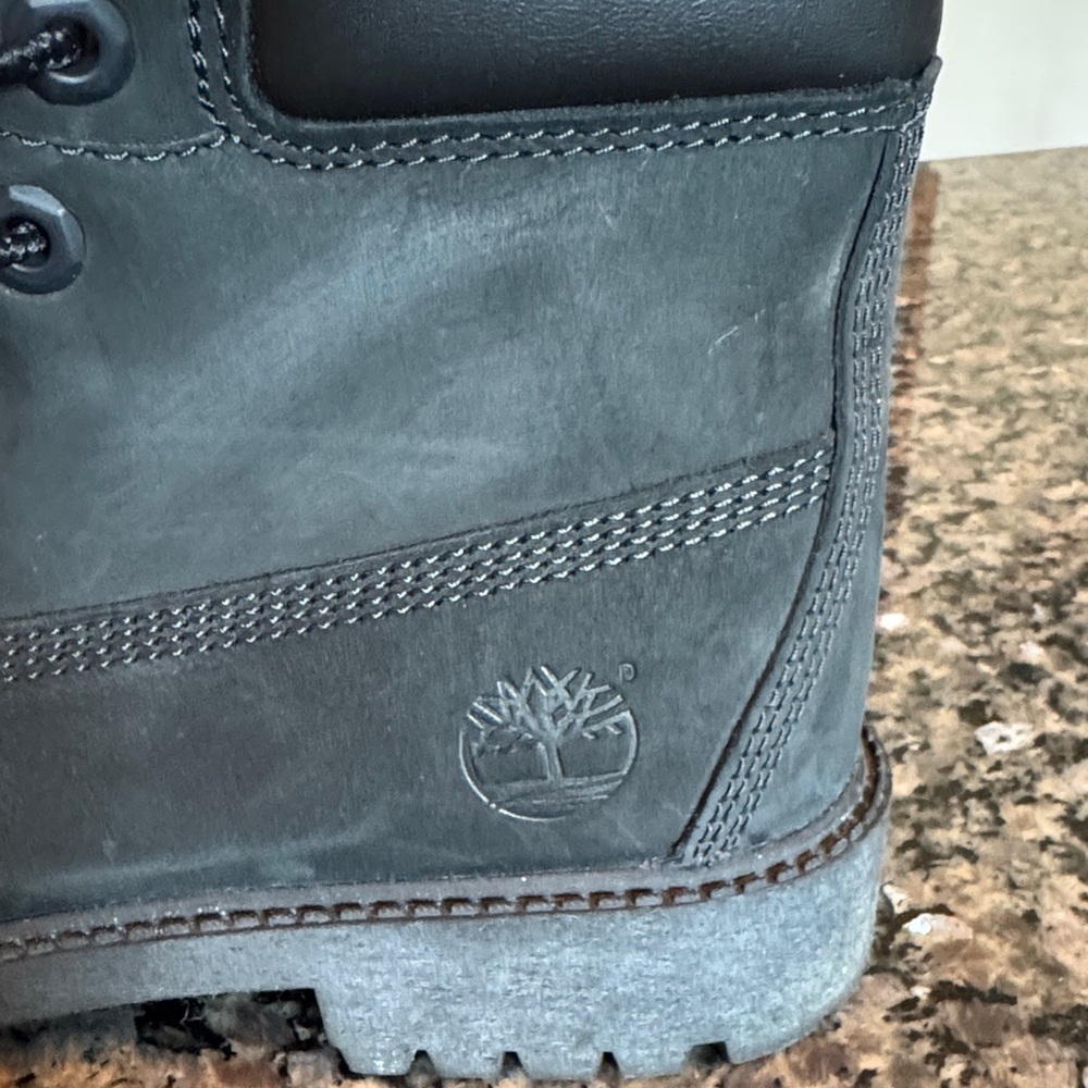 Timberland Charcoal Black Boots EUC 5.5Y - Picture 2 of 15